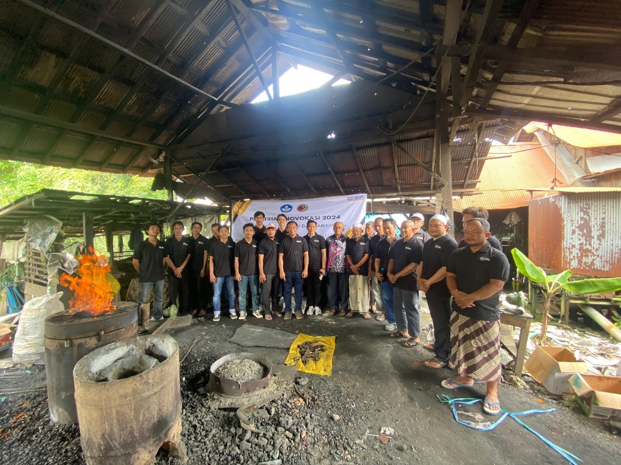 Bantu UMKM, Tim Inovokasi Poliban Buat Alat Pelebur Logam Berbahan Bakar Limbah Kayu