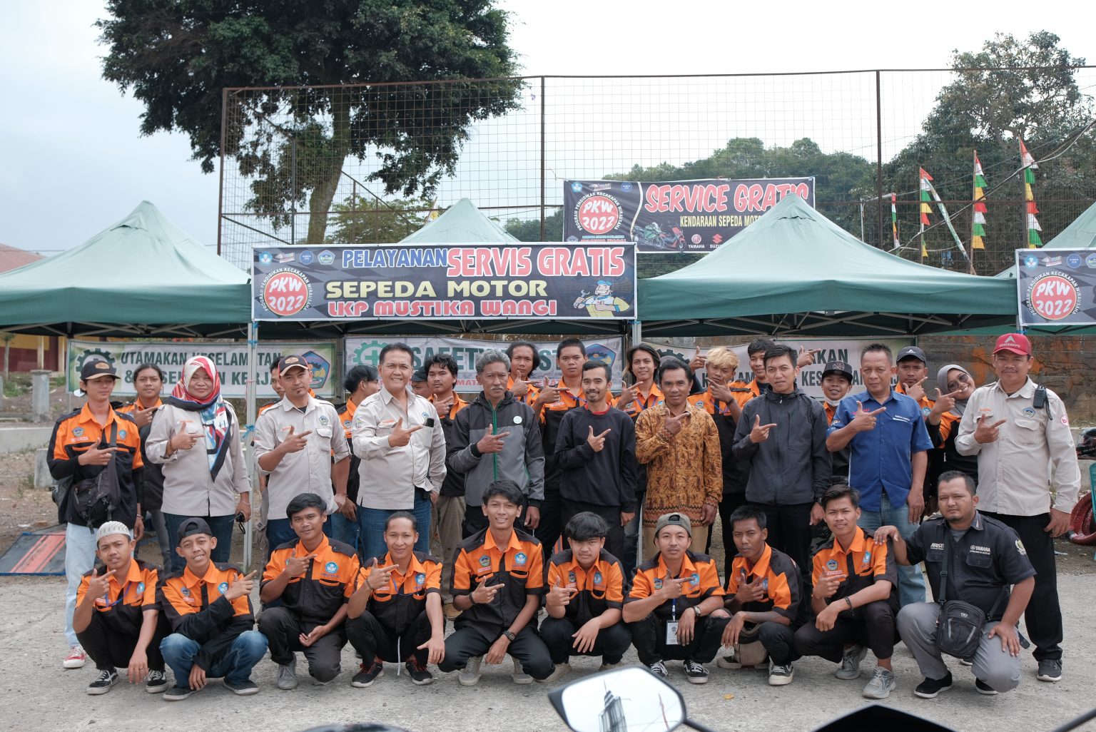 LKP Mustika Wangi Buka Servis Motor Gratis untuk Bantu Warga Sekitar