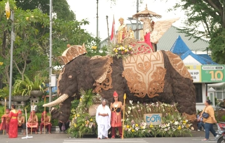 Implementasi PBL: Mahasiswa AKN Seni dan Budaya Yogyakarta Terlibat dalam Produksi Maskot di HUT ke-44 Dekranas