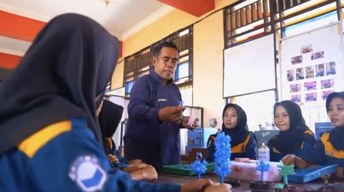 Menjadi Ahli Perhiasan? 5 Materi Wajib yang Dipelajari Siswa SMK Jurusan Kriya Kreatif Logam dan Perhiasan