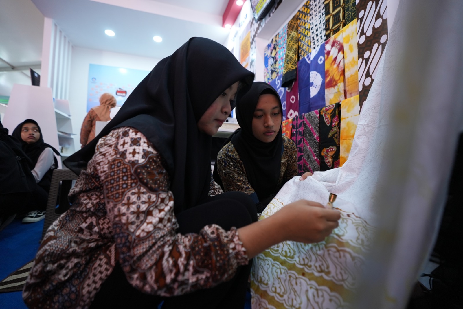 Tertarik Belajar Membatik? Simak 3 Tip Mudah Membuat Batik di SMKN 4 Surakarta