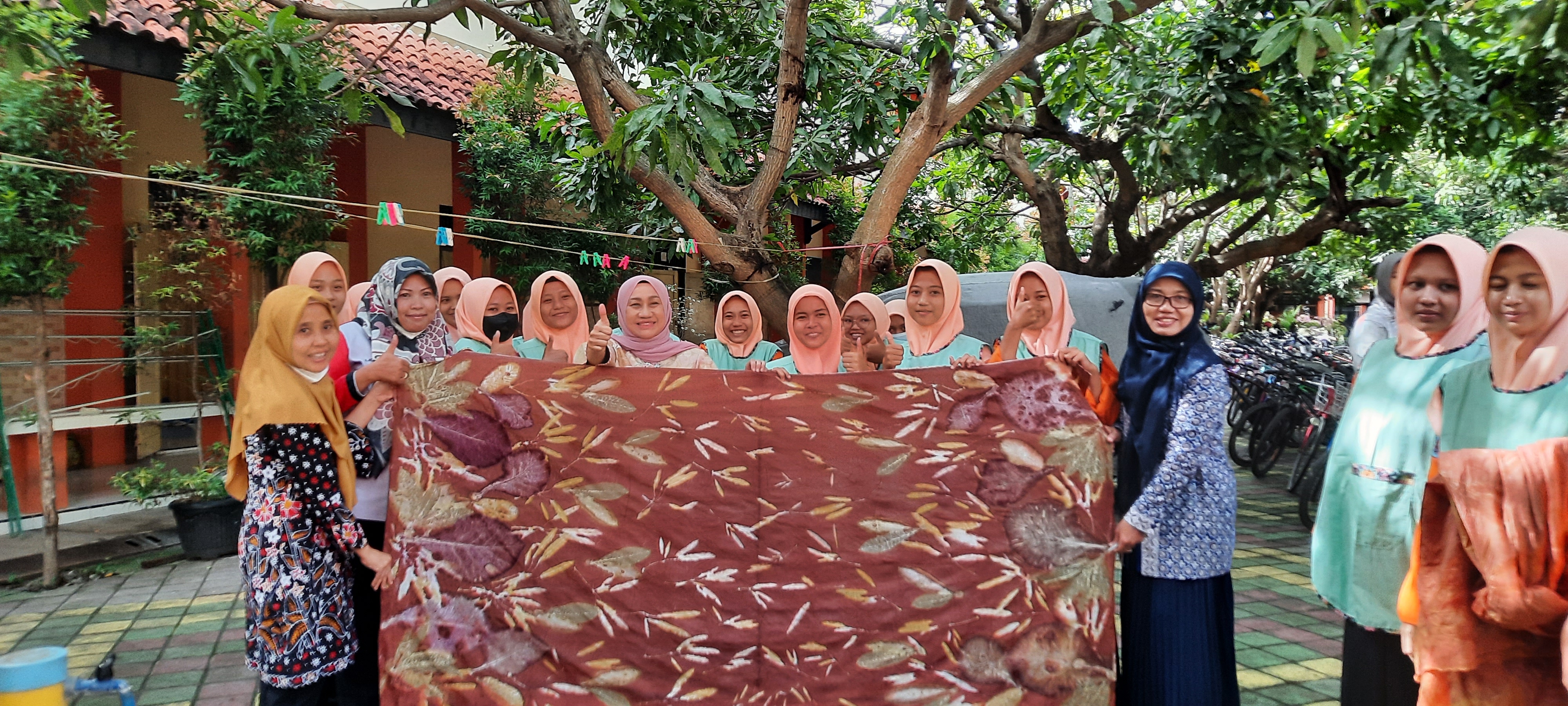 Manfaatkan Sampah, Siswa SMKN 1 Brebes Ciptakan Pewarna Batik Alami