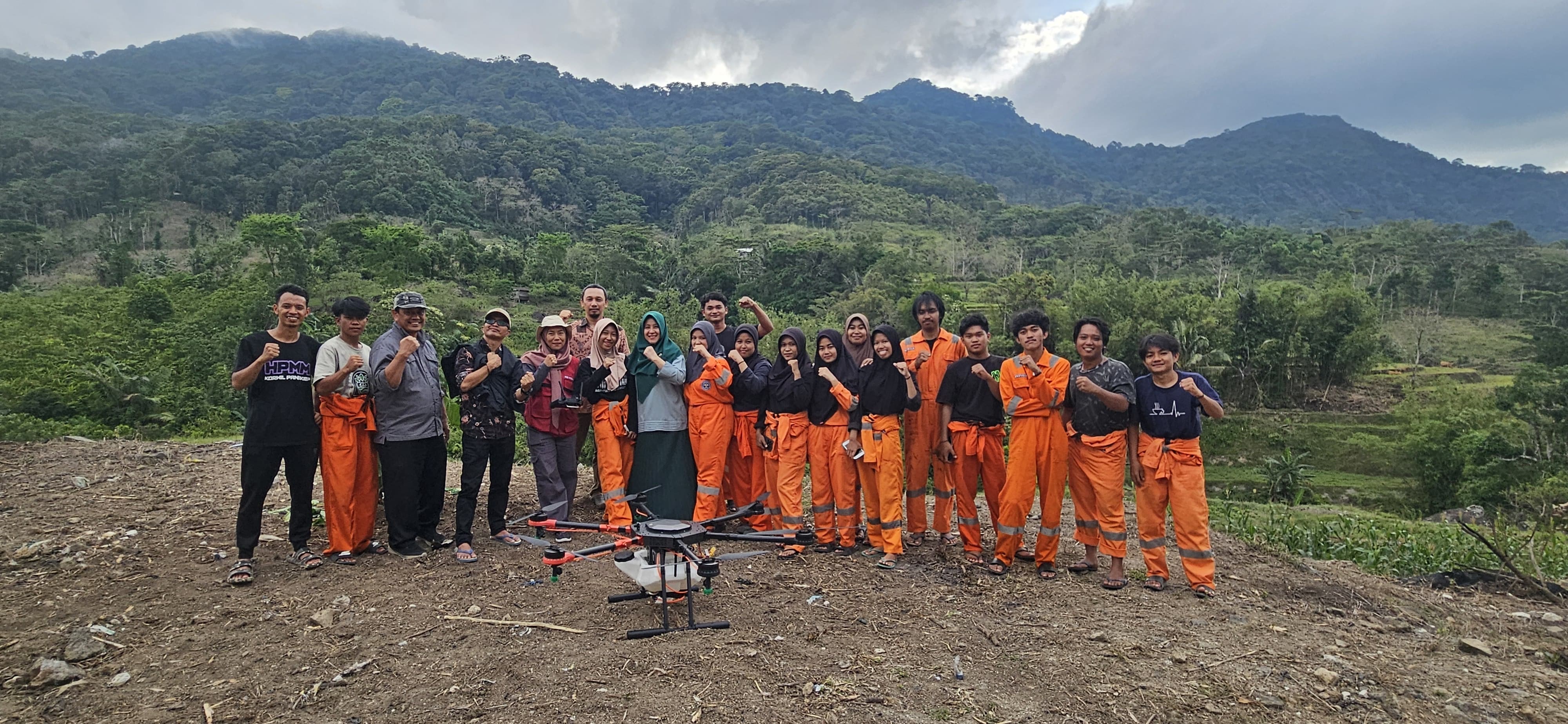 Tingkatkan Kompetensi Lulusan, Politani Pangkep Hadirkan Drone Spraying sebagai Solusi Pertanian Modern