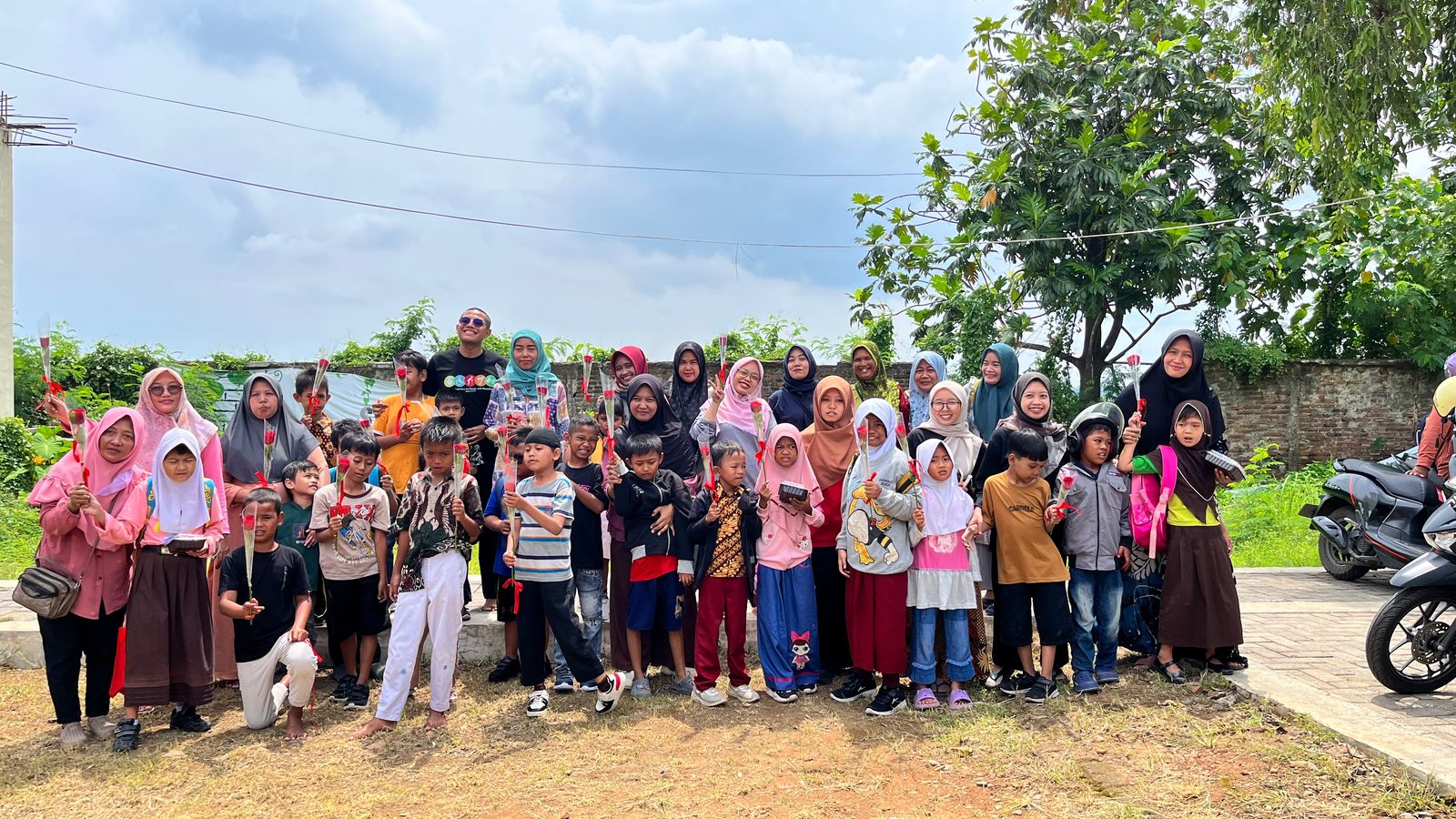 Tingkatkan Kebersamaan Ibu dan Anak, SKB Kota Pekalongan Gelar Pelatihan Pembuatan Kaus Shibori