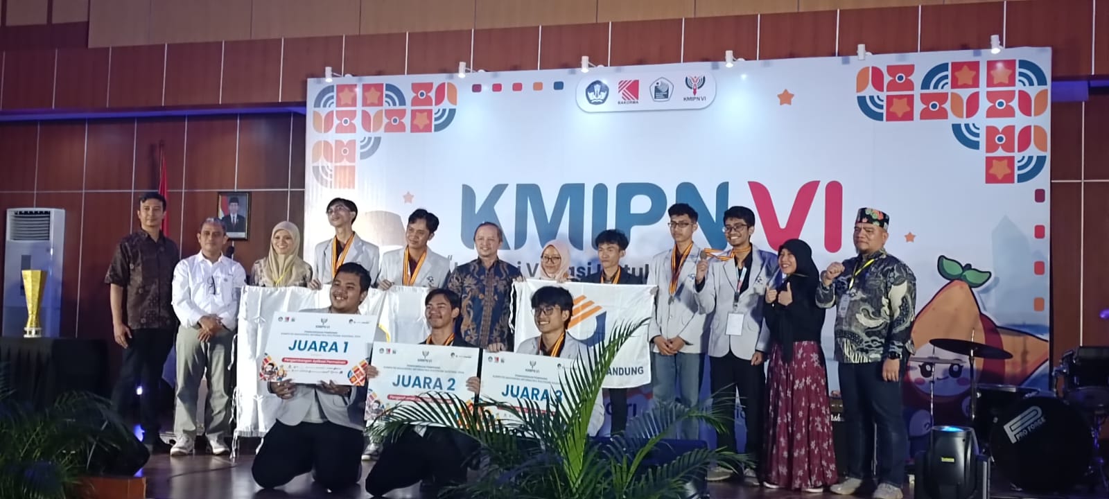 PENS Raih Juara Umum Kompetisi Informatika Nasional Enam Kali Berturut-turut