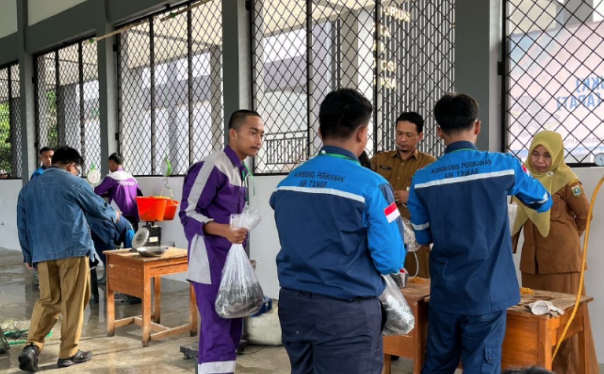 Tangkap Peluang Pasar, SMKN 7 Kota Serang Kembangkan Budi Daya Ikan Air Tawar