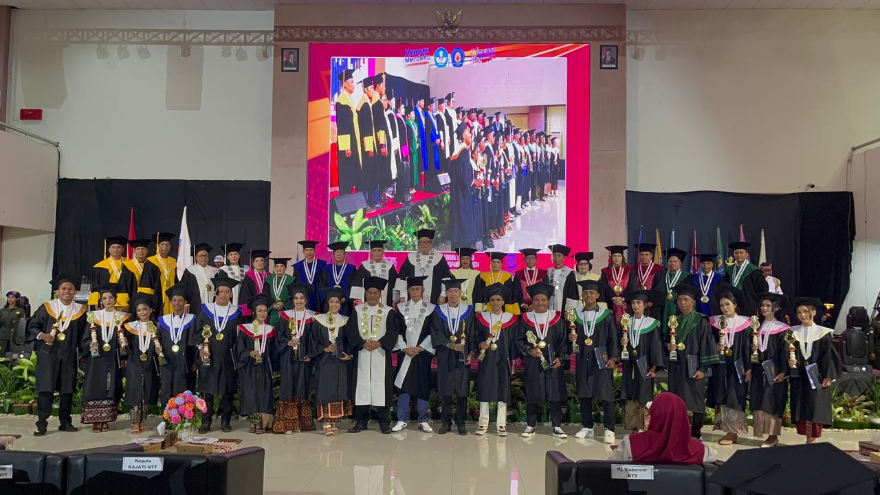 Wisuda 985 Lulusan, Direktur PNK Tunggu Kontribusi Alumni untuk Kemajuan NTT